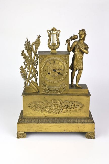 Pendeluhr aus vergoldeter Bronze, die einen in ant