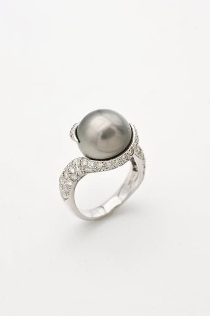 Mathon – Paris, Ring aus Weißgold (750) mit einer 
