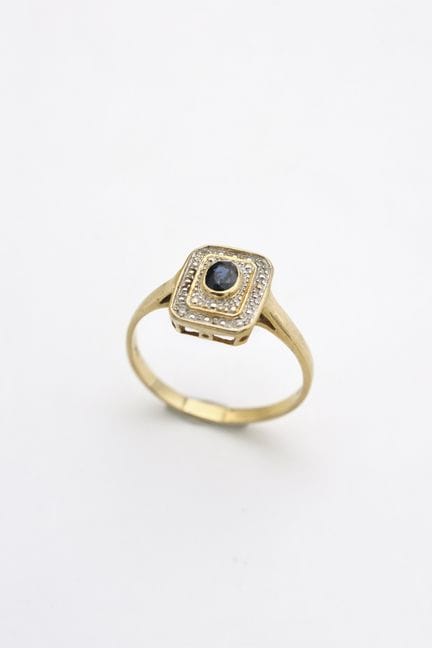 Ring aus Gelb- und Weißgold (750) mit einem ovalen