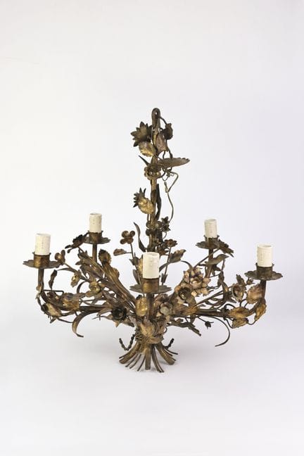 Suspension à 5 feux en métal doré ornée de fleurs,