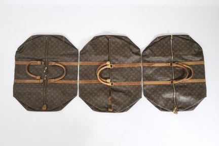 Louis Vuitton, 3 sacs Keepall en toile Monogram et