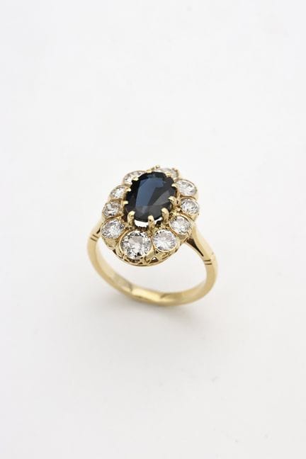 Pompadour-Ring aus Gelbgold (750) mit einem ovalen