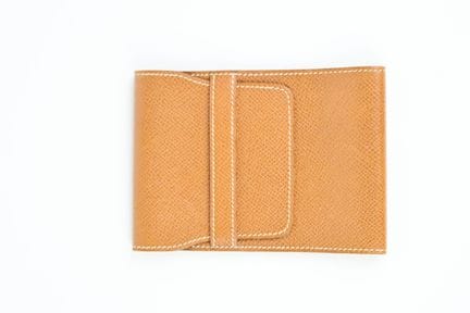 Hermès, porte-chéquier en cuir Epsom gold, signé, 