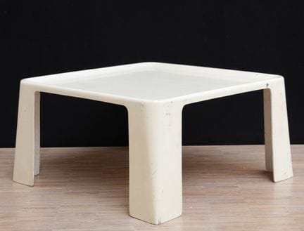 -  白色塑料茶几   70 x 70 x 38 厘米