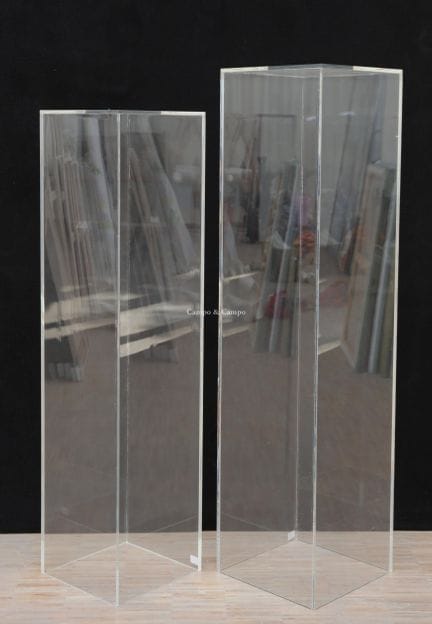 -  Deux soccles en plexi   H= 110 & 120 cm