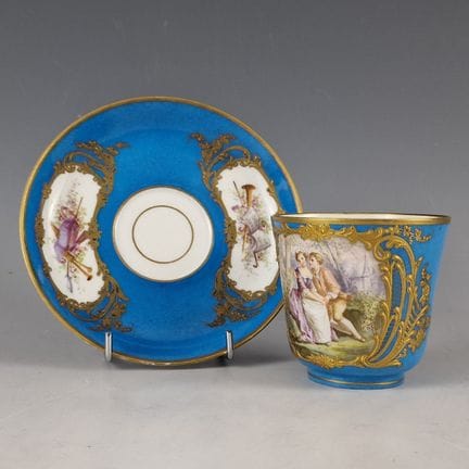 TAZZA DA CAFFÈ E PIATTINO in porcellana di Sèvres,