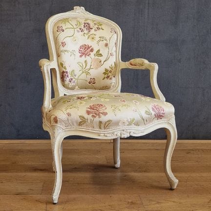 POLTRONA con schienale cabriolet a forma di violin
