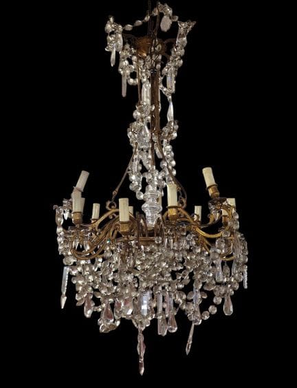 LAMPADARIO A DODICI BRACCI A PIANI dell’epoca di N