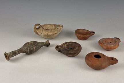 SET CONSISTING OF FIVE OIL LAMPS, including one si