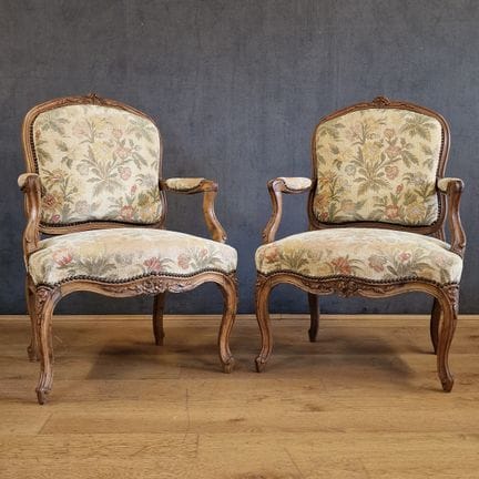 COPPIA DI POLTRONE con schienale piatto, di epoca 