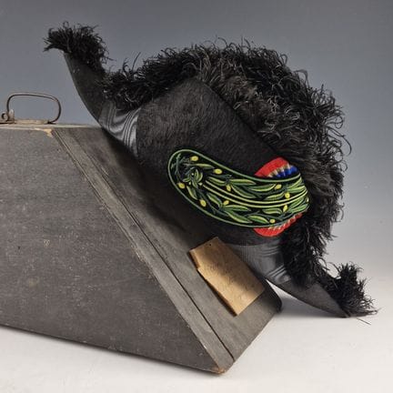 CAPPELLO A DUE PUNTE DA ACCADEMICO DI HENRI DUPUY 