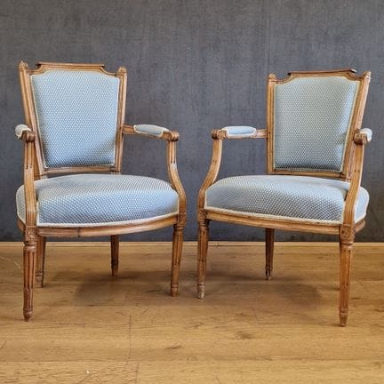 COPPIA DI POLTRONE con schienale a capote in stile