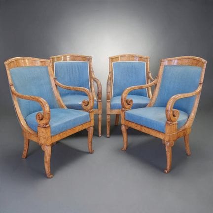 SET DI 4 POLTRONE con schienale a gondola e bracci