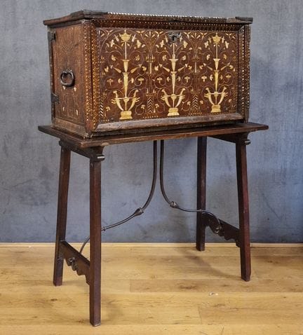 BARGUENO - Spain, 17th/18th century, made of walnu