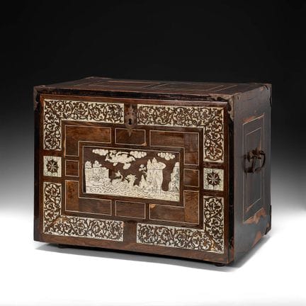 Cabinet made of ebony and mahogany veneer, with en