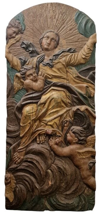 GROSSES FLACHRELIEF mit gewölbtem Giebel (Fragment