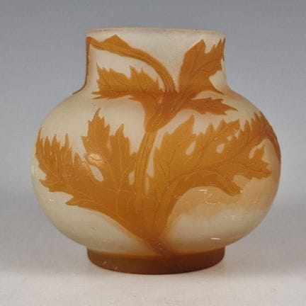 GALLE ETS
VASE MINIATURE aux feuillages
Verre mult