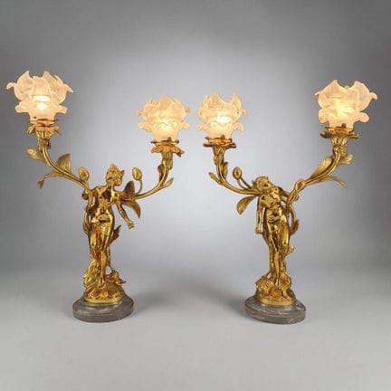 ROUSSEAU (XXème Siècle)
PAIRE DE CANDELABRES Femme