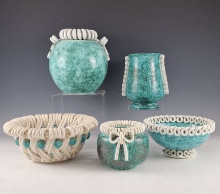 SAINTE-RADEGONDE 
Ensemble de TROIS VASES ET DEUX 