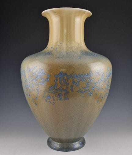 SEVRES
VASE balustre en porcelaine à pâte dure nou