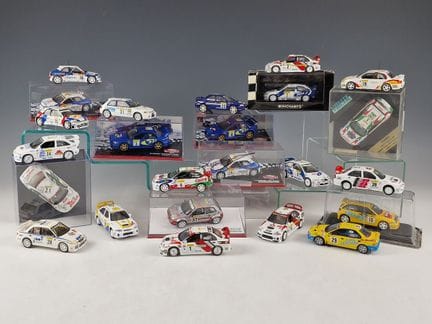 CONJUNTO DE 24 COCHES EN MINIATURA DEL RALLY DE MO