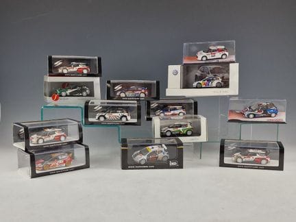 CONJUNTO DE 13 COCHES EN MINIATURA DEL RALLY DE MO