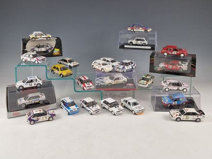 CONJUNTO DE 25 COCHES EN MINIATURA DEL RALLY DE MO