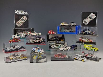 CONJUNTO DE 26 COCHES EN MINIATURA DEL RALLY DE MO