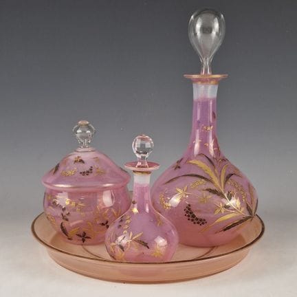 JUEGO DE CUATRO PIEZAS PARA LA NOCHE, circa 1900, 