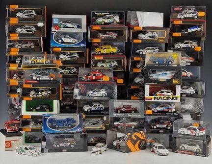 CONJUNTO DE 74 COCHES EN MINIATURA DE DIVERSOS RAL