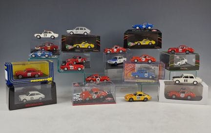 CONJUNTO DE 22 COCHES EN MINIATURA DEL RALLY DE MO
