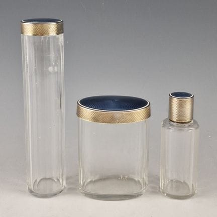 TRES FRASCOS DE TOILETTE de principios del siglo X
