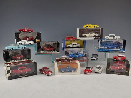 CONJUNTO DE 22 COCHES EN MINIATURA DEL RALLY DE MO