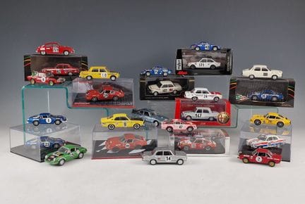 CONJUNTO DE 25 COCHES EN MINIATURA DEL RALLY DE MO