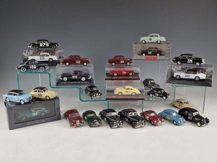 CONJUNTO DE 26 COCHES EN MINIATURA DEL RALLY DE MO