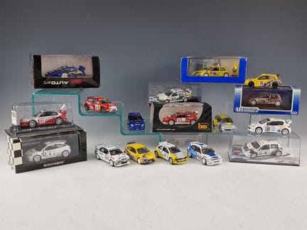 CONJUNTO DE 17 COCHES EN MINIATURA DEL RALLY DE MO