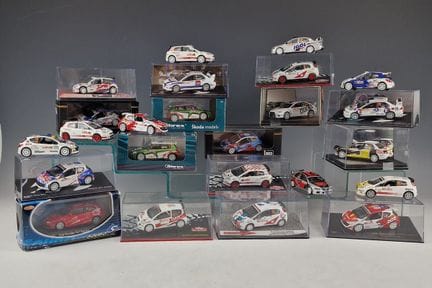 CONJUNTO DE 24 COCHES EN MINIATURA DEL RALLY DE MO