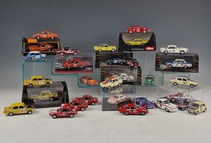 CONJUNTO DE 29 COCHES EN MINIATURA DEL RALLY DE MO