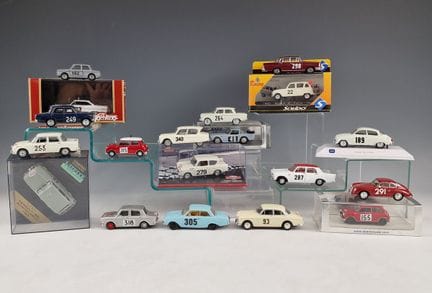 CONJUNTO DE 19 COCHES EN MINIATURA DEL RALLY DE MO