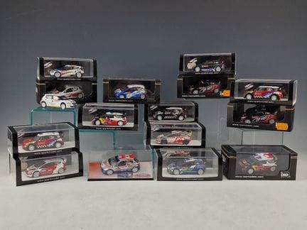CONJUNTO DE 16 COCHES EN MINIATURA DEL RALLY DE MO