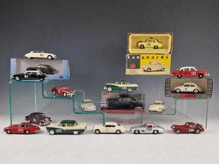 CONJUNTO DE 16 COCHES EN MINIATURA DEL RALLY DE MO