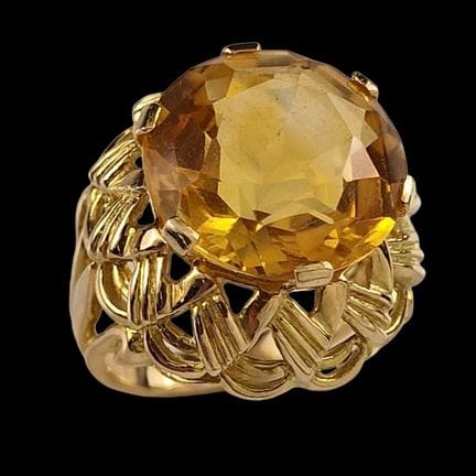 ANILLO DE COCTEL, circa 1960, de oro amarillo de 7