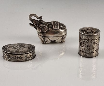 DOS CAJAS DE PÍLDORAS Y UN SALSERO de principios d