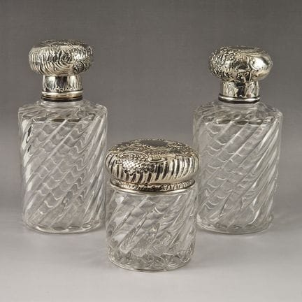 BACCARAT MODELO BAMBÚ - JUEGO DE TOILETTE DE 3 PIE