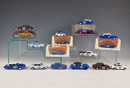 CONJUNTO DE 17 COCHES EN MINIATURA DEL RALLY DE MO
