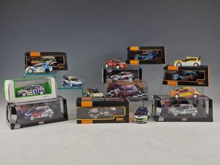 CONJUNTO DE 16 COCHES EN MINIATURA DEL RALLY DE MO