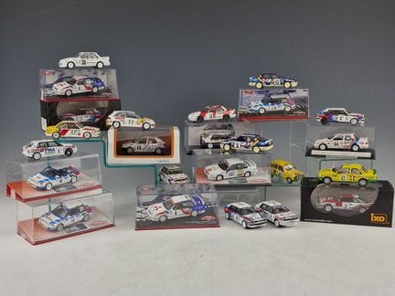 CONJUNTO DE 24 COCHES EN MINIATURA DEL RALLY DE MO