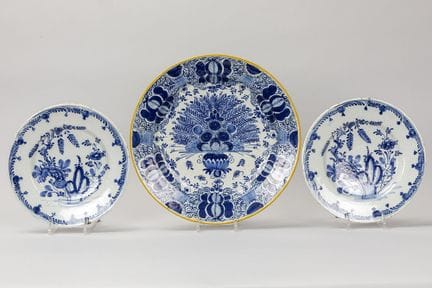 tre pezzi in ceramica di Delft del XVIII secolo, c