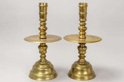 Ein Paar großer (Durchmesser 26 cm) Tropfkerzenleu