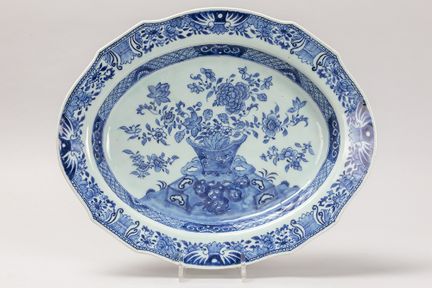 Chinesische Servierplatte aus Porzellan aus dem 18